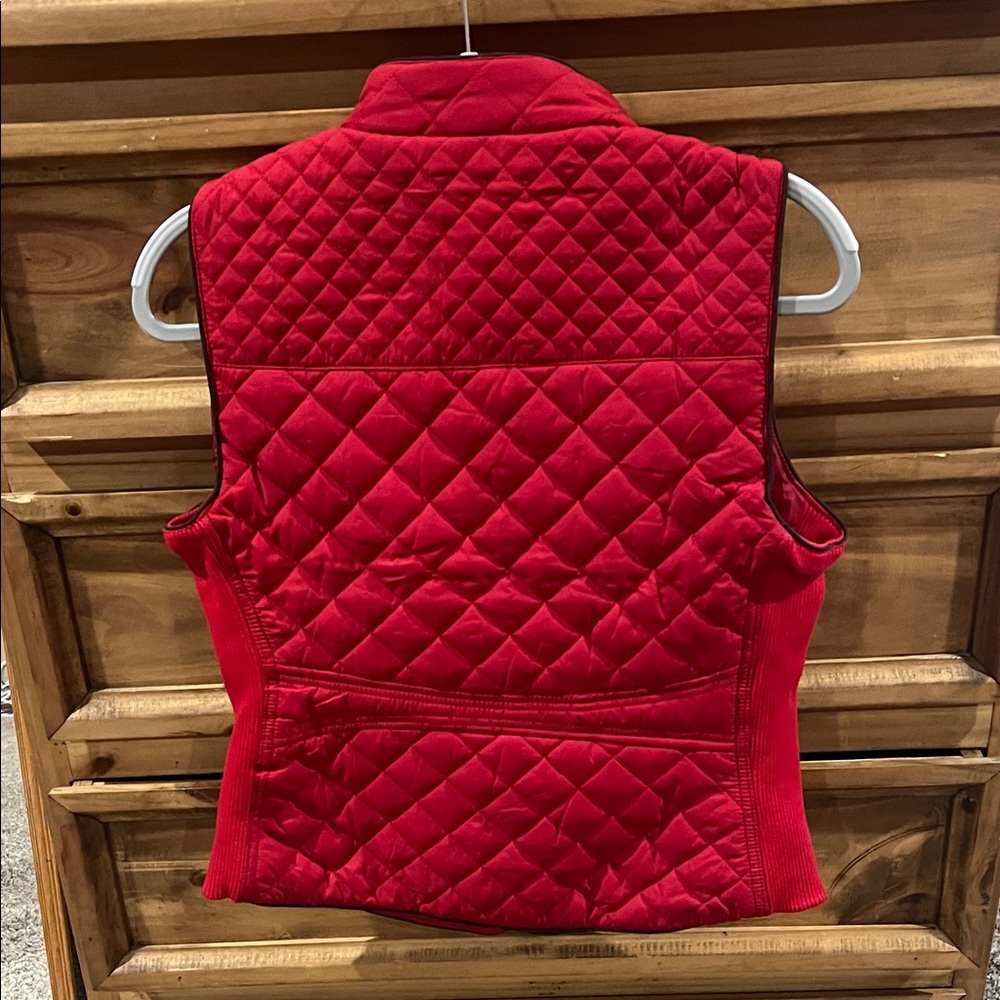 Active USA Quilted Red Sleeveless Puffer Vest - Picture 3 of 5